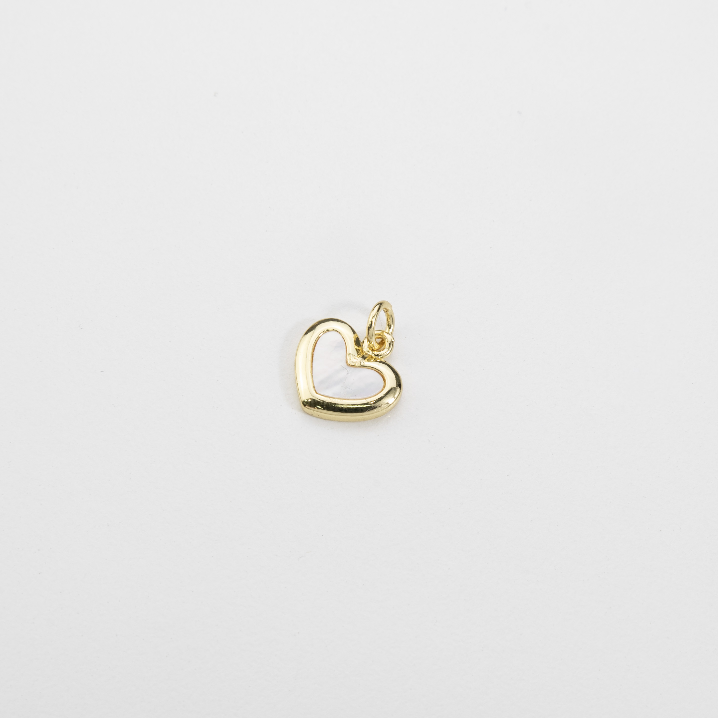 18743 Shell Heart Charm with Bizel